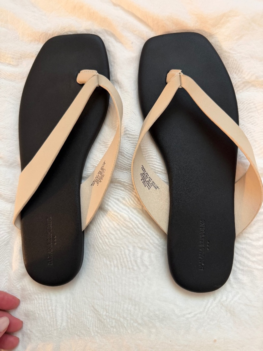 The sandal of the season: Ivory leather flip flips